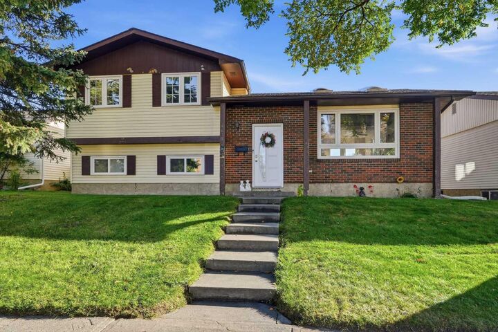 Property Photo:  4615 31 Avenue NE  AB T1Y 1G8 