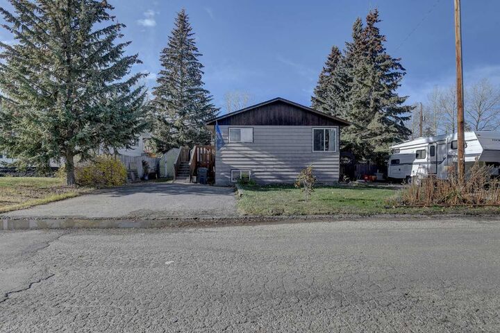 Property Photo:  10411 103 Avenue  AB T0H 2C0 