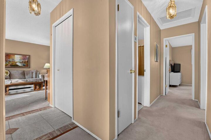 Property Photo:  172 Queensland Road SE  AB T2J 3S2 