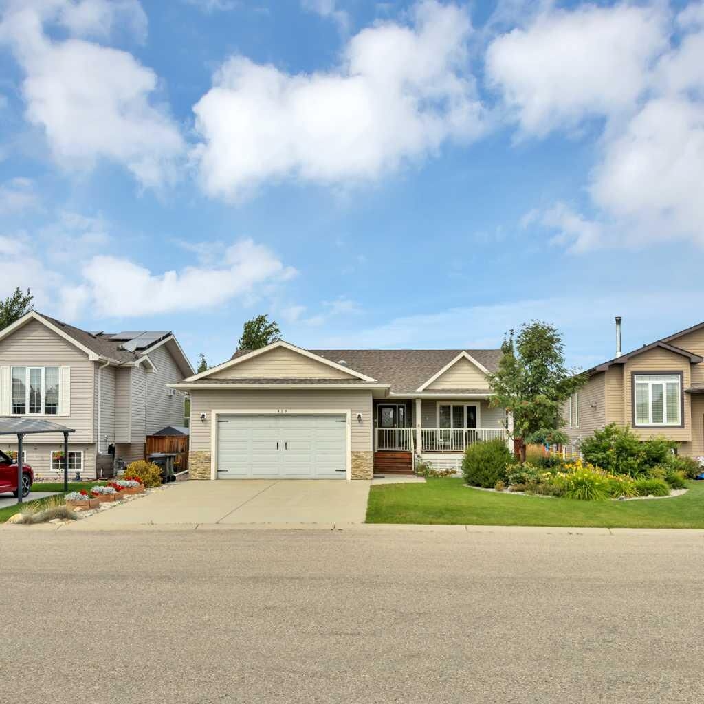 Property Photo: 128 12 Ave NE AB T0M 1X0