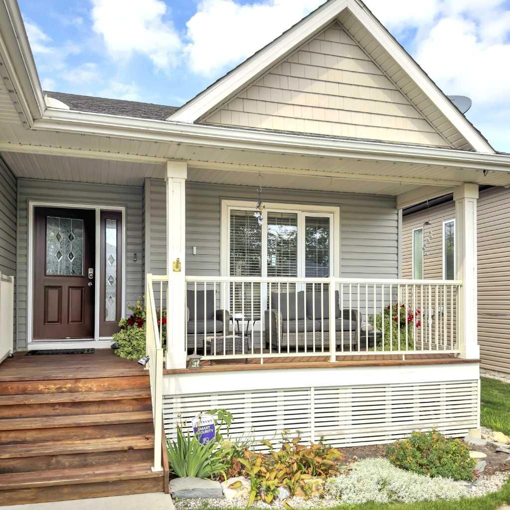 Property Photo:  128 12 Ave NE  AB T0M 1X0 