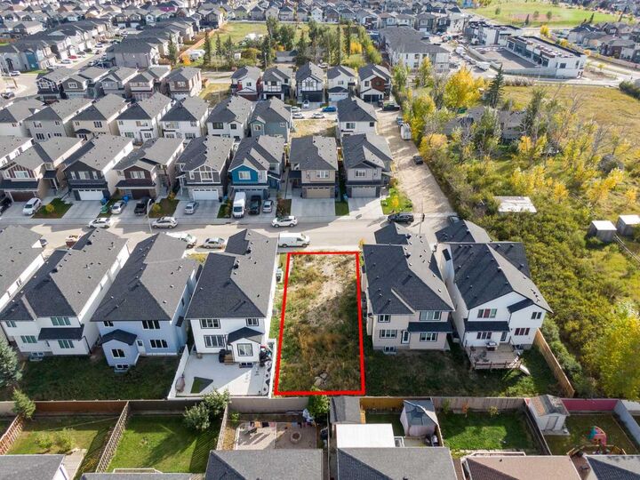 Property Photo:  157 Saddlecrest Circle NE  AB T3J 0Z2 