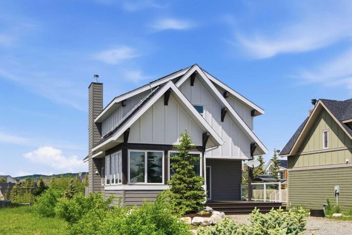 Property Photo:  505 Cottageclub Bay  AB T4C 0A2 