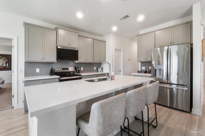Property Photo:  5023 Vanerka Dr  FL 32563 
