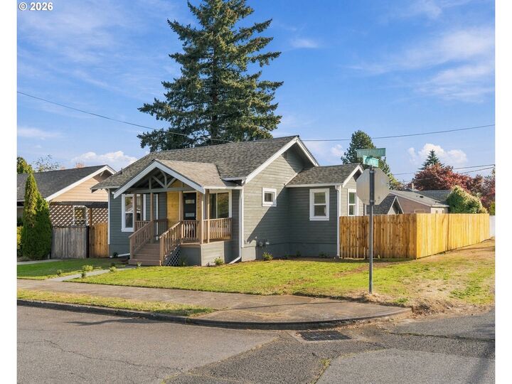 Property Photo: 1206 NE 77th Ave OR 97213