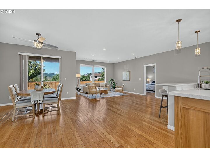 Property Photo: 900 Falcon Ct OR 97031
