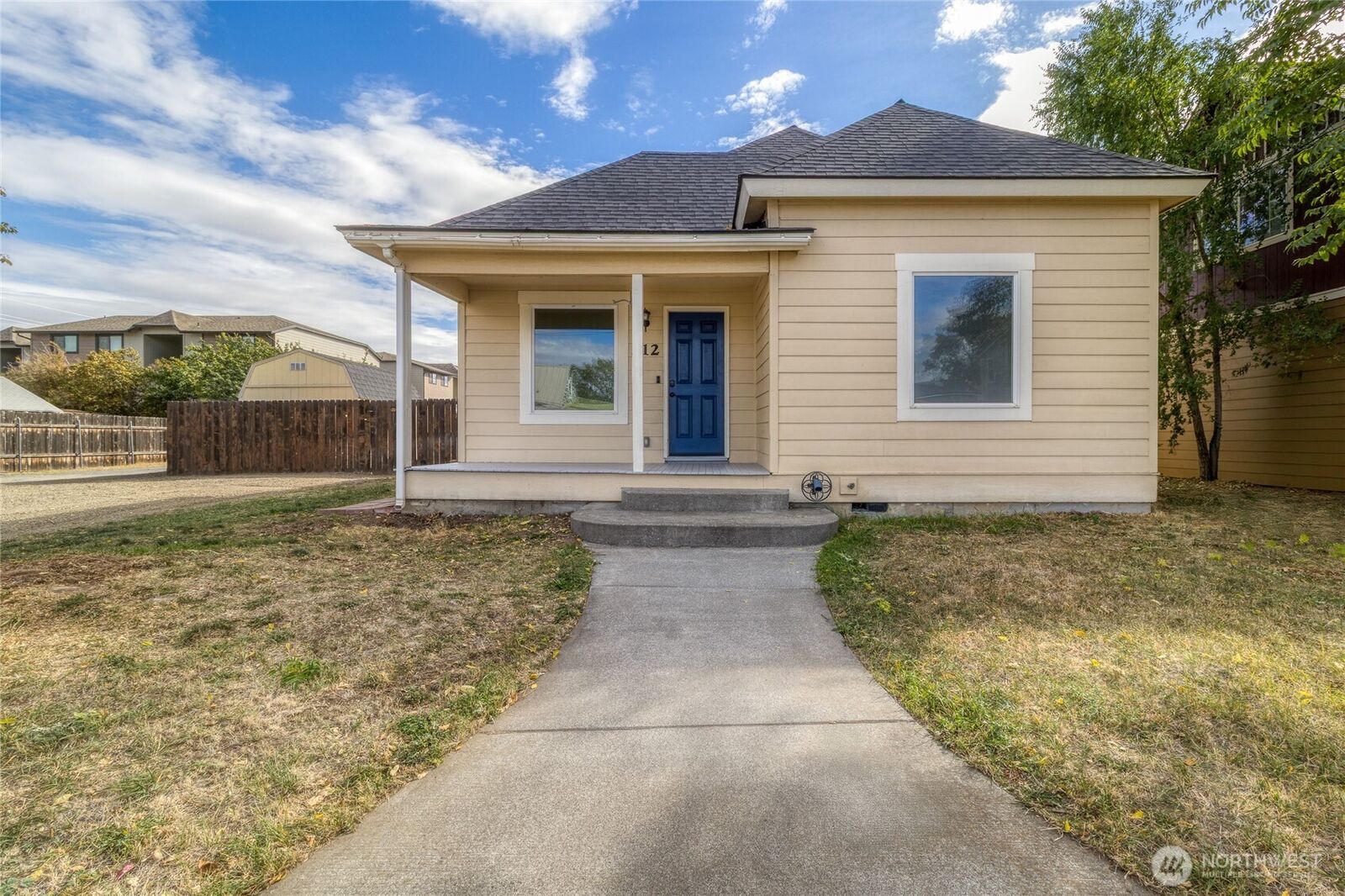 Property Photo: 512 N Roosevelt Street WA 99362