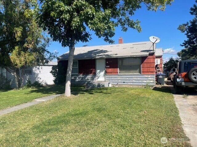 Property Photo: 412 W Reisner WA 98837