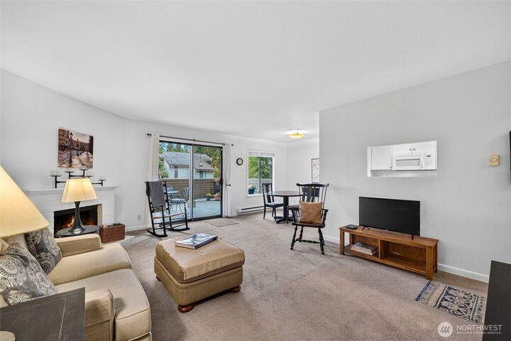 Property Photo: 10410 NE 32nd Place D-104 WA 98004