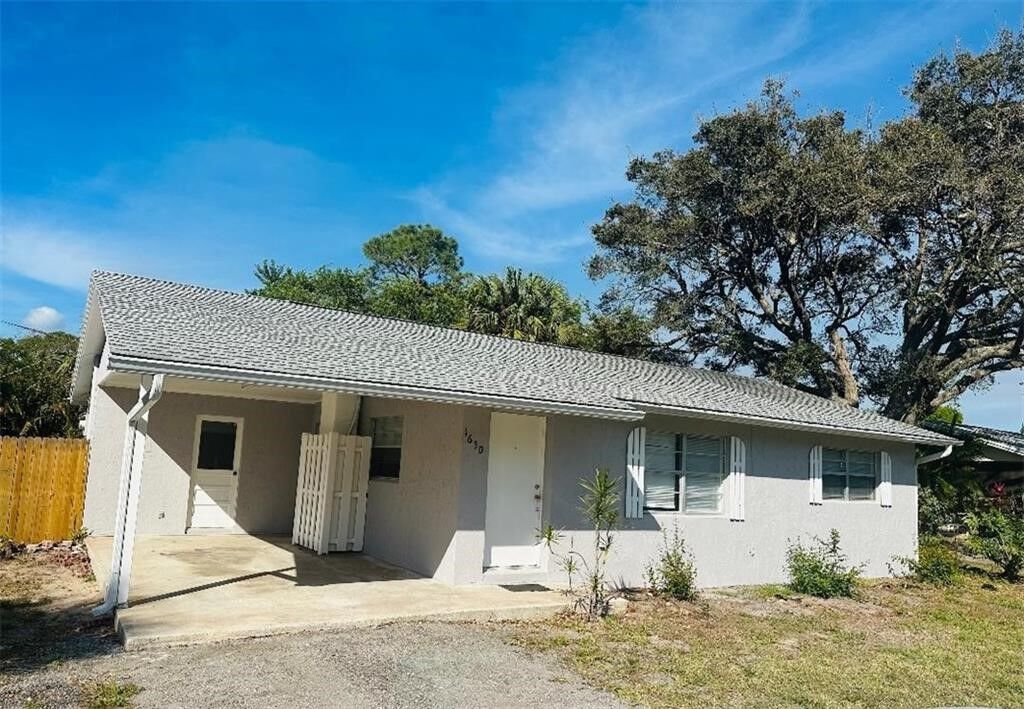 Property Photo: 1630 4th Place FL 32962