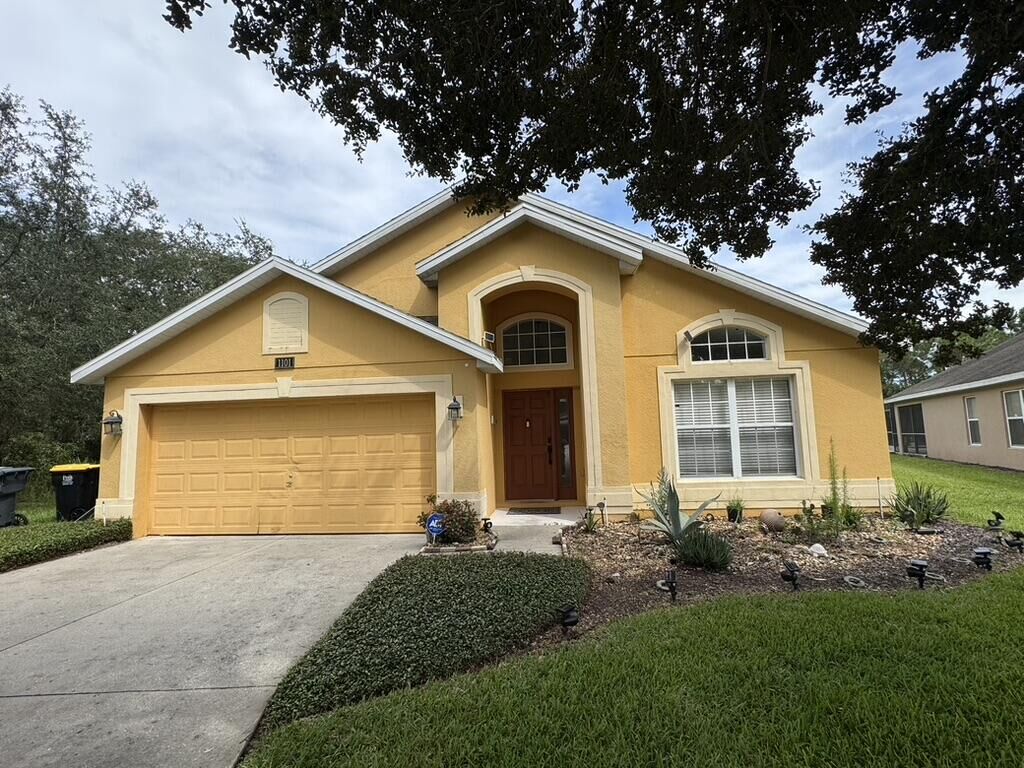 Property Photo:  1101 Orange Cosmos Boulevard  FL 33837 