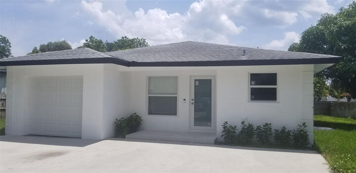 Property Photo:  915 SE 2nd Avenue  FL 33483 