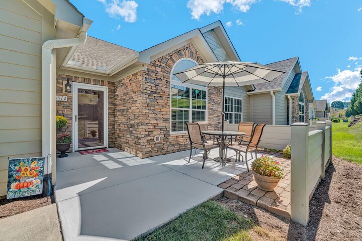 Property Photo:  5472 Orchard Villas Cir  VA 24019 