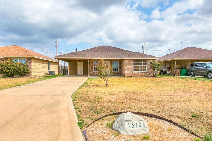 Property Photo: 1610 Cloud Street TX 76905