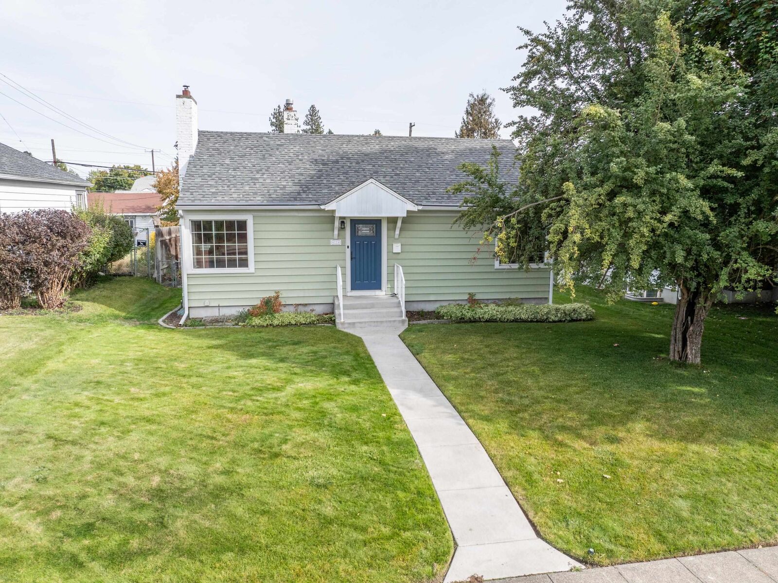 Property Photo: 4124 N Hawthorne St WA 99205