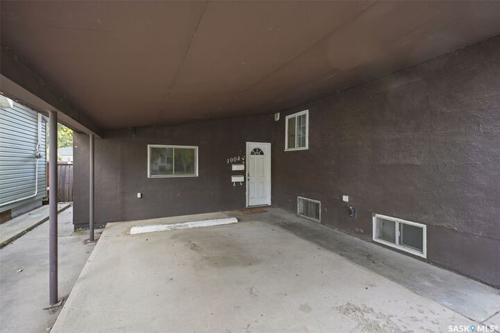 Property Photo:  1004 6th Street E  SK S7H 1E2 