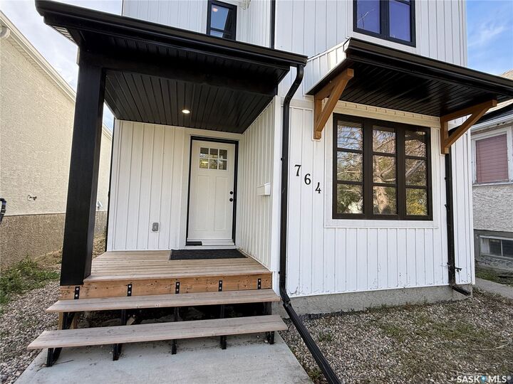 Property Photo:  764 Athol Street  SK S4T 3B3 