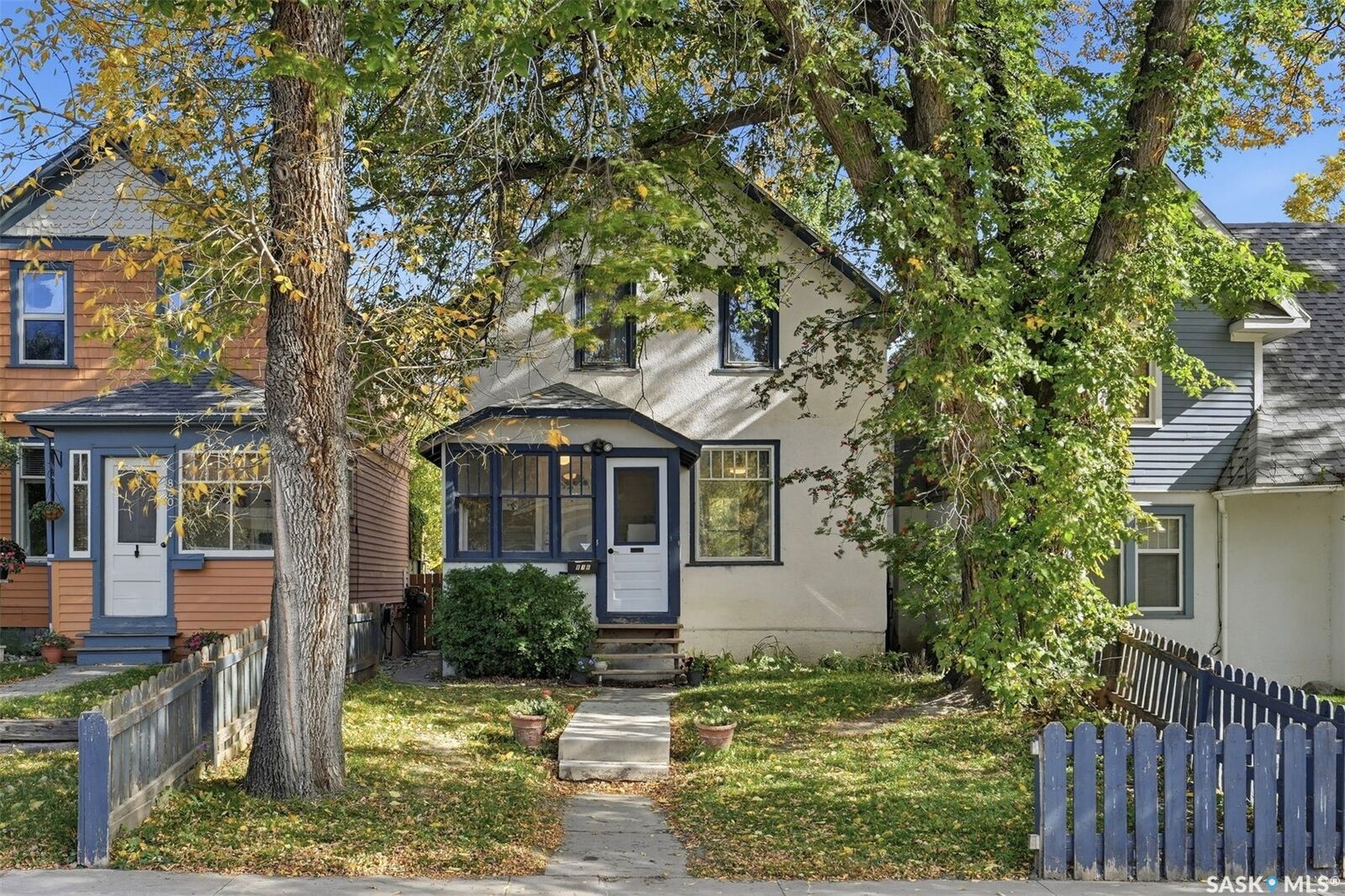 Property Photo: 818 B Avenue N SK S7L 1E7