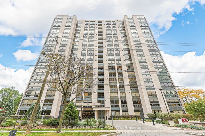 Property Photo: 5 Kenneth Avenue 907 ON M2N 6M7
