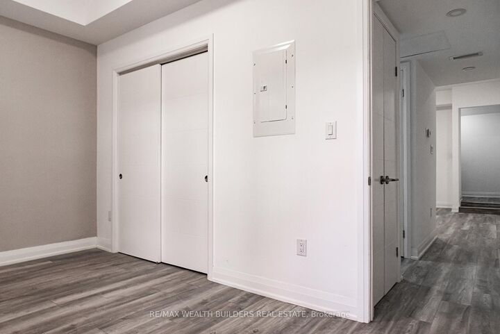 Property Photo:  215 Jarvis Street 1  ON M5J 2C1 