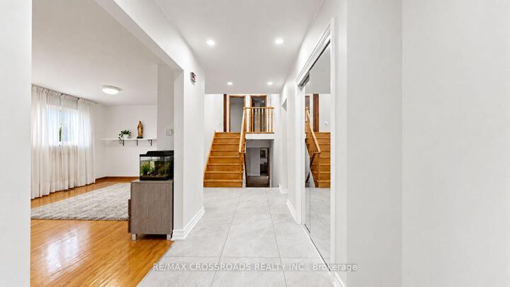 Property Photo: 106 Stilecroft Drive 7 ON M3J 1A9