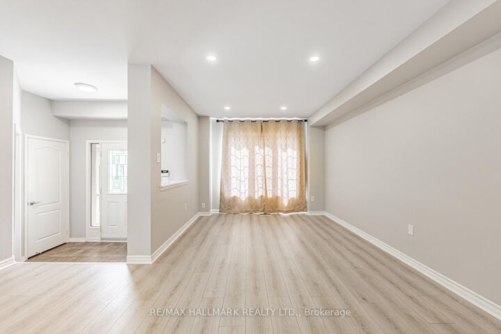 Property Photo:  6 Dollery Gate  ON L1T 0G7 