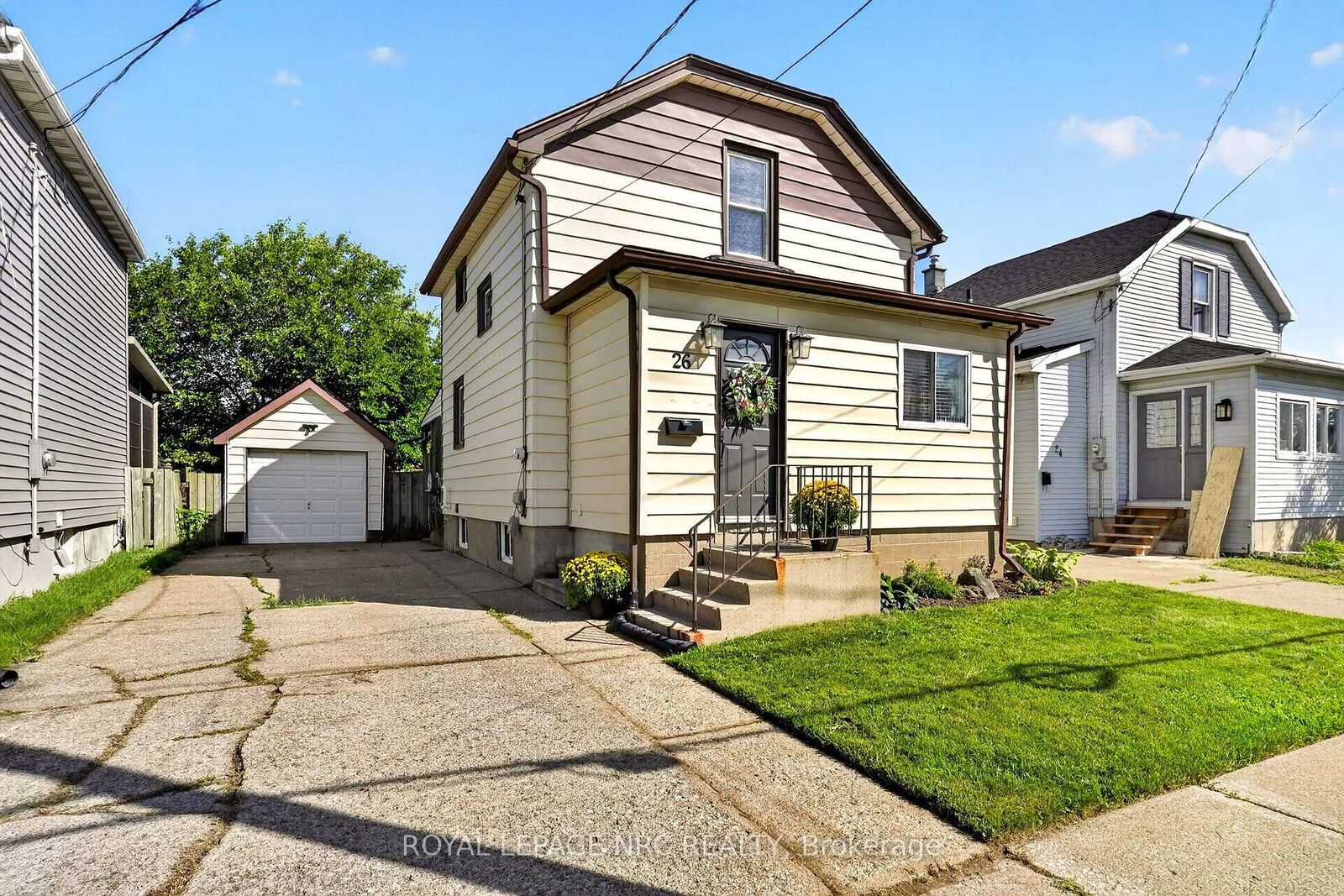Property Photo:  26 Lyndon Street W  ON L2V 3J7 
