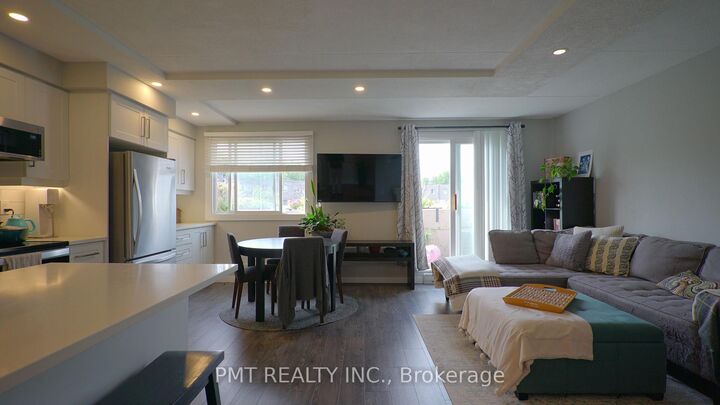 Property Photo:  10 Cooper Street 203  ON N3C 2N2 