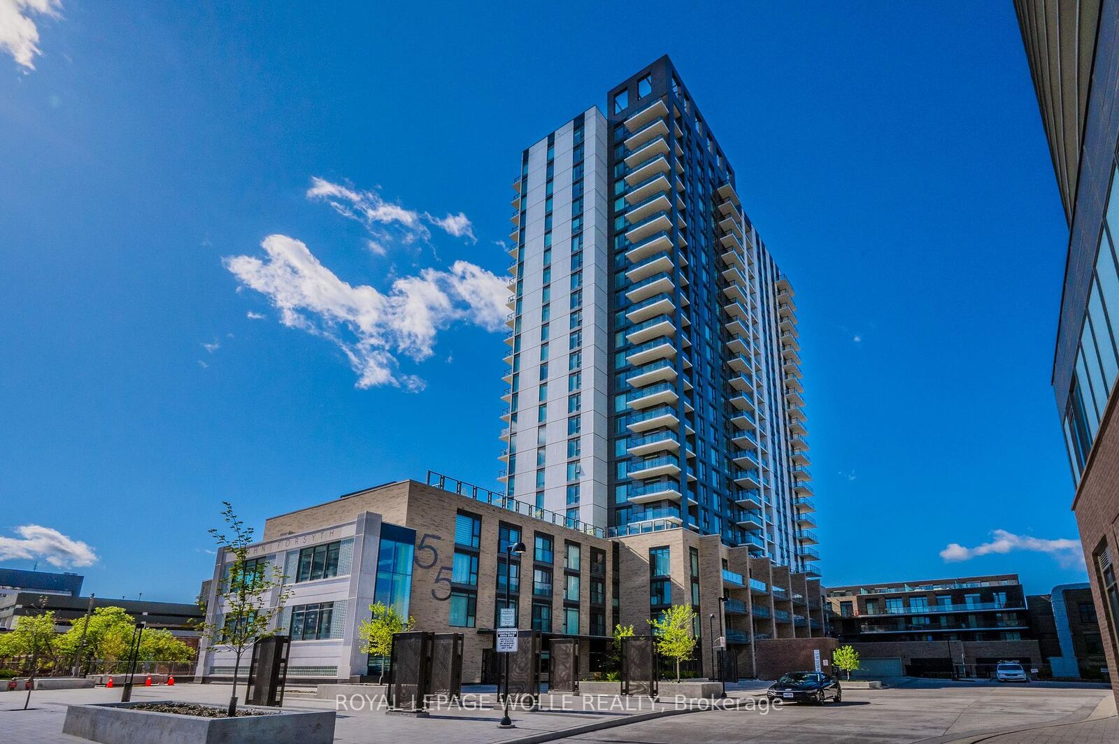 Property Photo:  55 Duke Street W 2102  ON N2H 0C9 