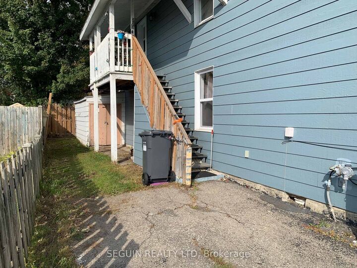 Photo de la propriété:  223-225 Higginson Street  ON K6A 1G6 