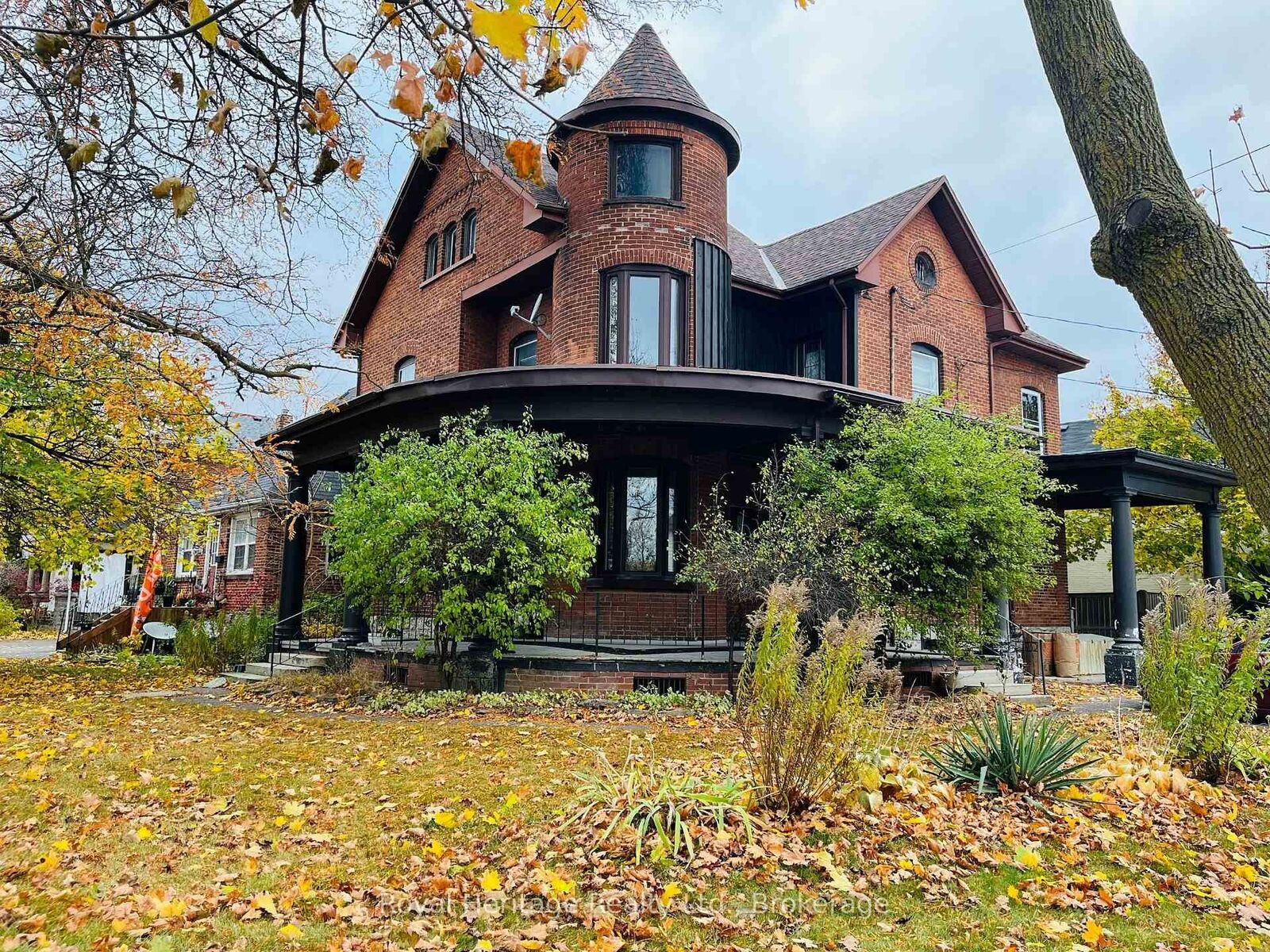 Property Photo: 80 Bridge Street W 3 ON K8P 1J5
