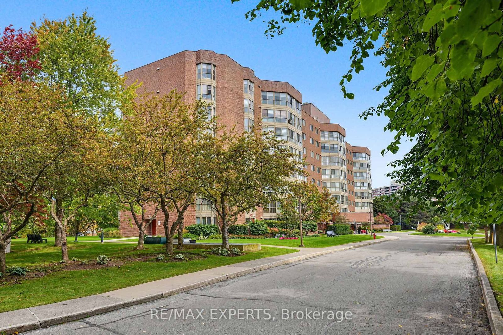 Property Photo:  5 Weldrick Road W 605  ON L4C 8S9 