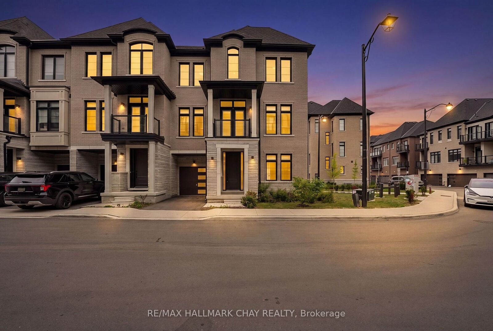 Property Photo:  121 De La Roche Drive  ON L4H 5A3 