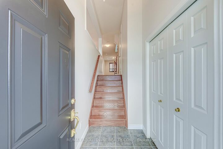 Property Photo:  2280 Baronwood Drive Unit 18  ON L6M 5J8 