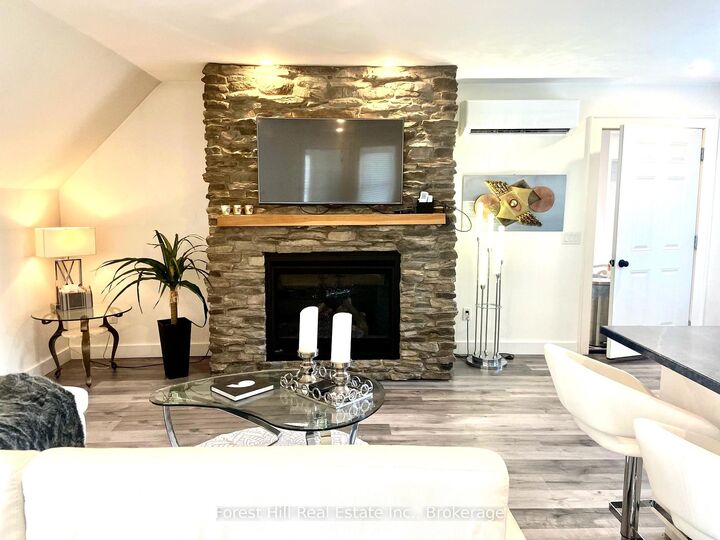 Property Photo:  51 Louisa Street W Carriage House  ON N0H 2P0 