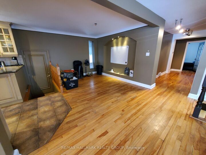 Photo de la propriété:  239 Dale Avenue  ON K1G 0H6 