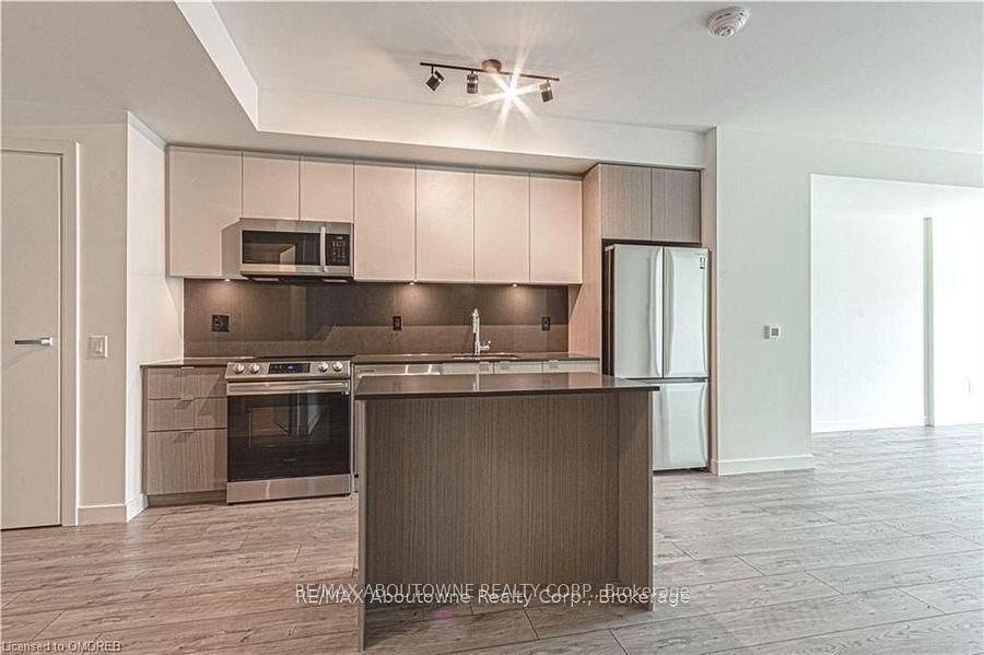 Property Photo:  133 Bronte Road B0721  ON L6L 3C1 