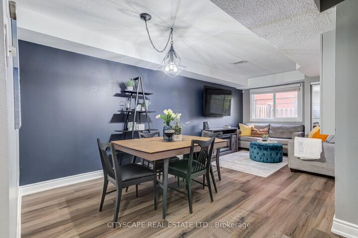 Property Photo:  45 Wylie Circle 69  ON L7G 5M1 