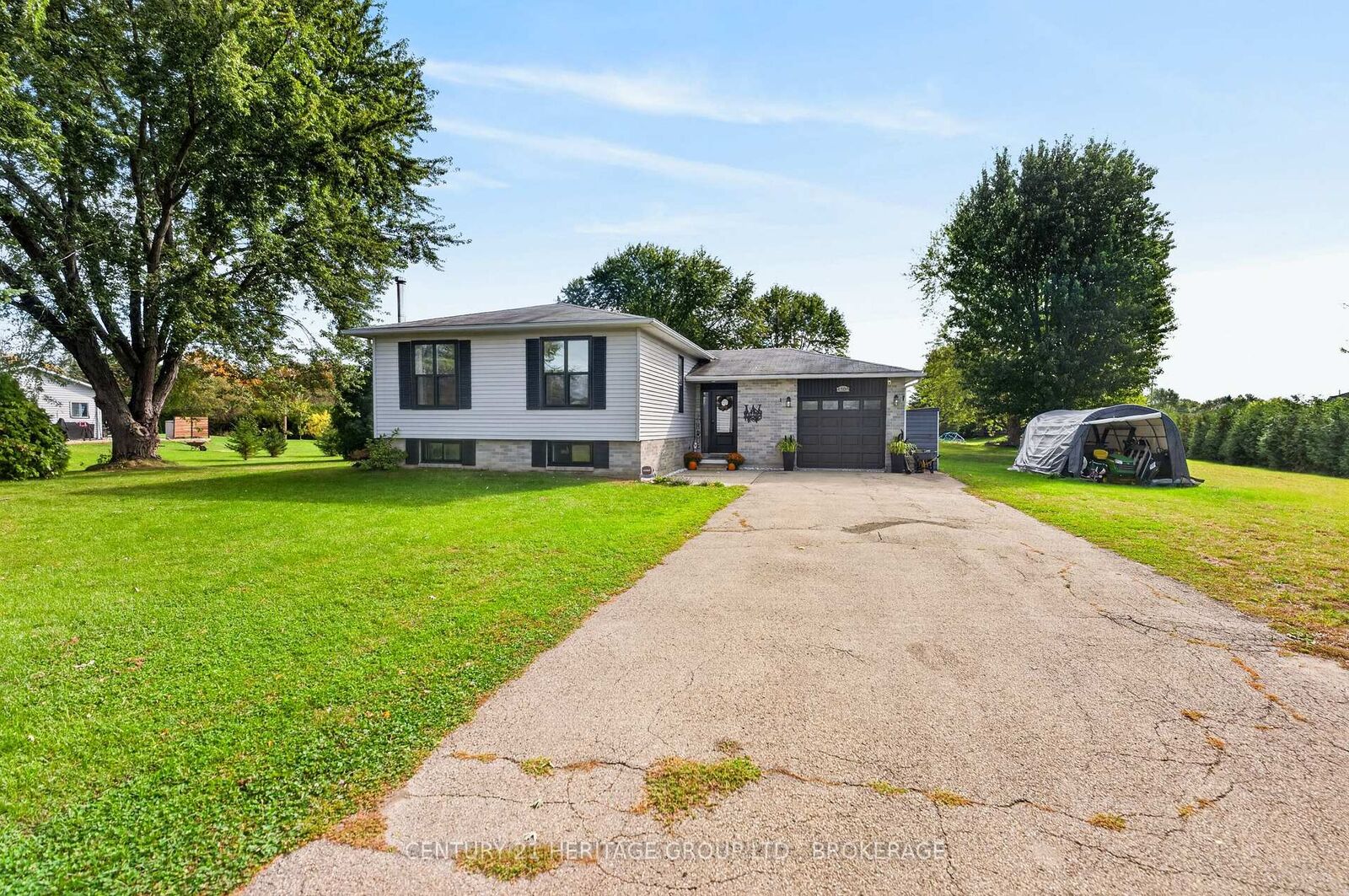 Property Photo:  4505 Susan Drive  ON K6T 1A3 