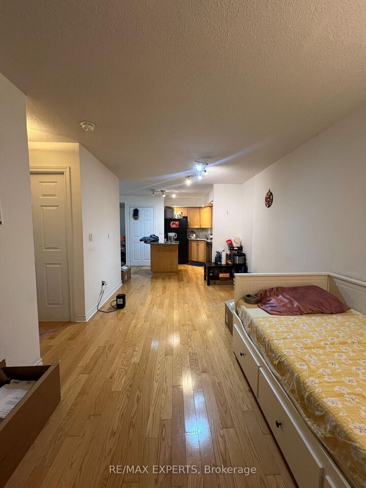 Property Photo:  250 Wellington Street 1428  ON M5V 3P6 