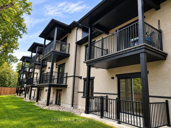 Property Photo:  428 Queen Street W 31  ON N4X 0C8 
