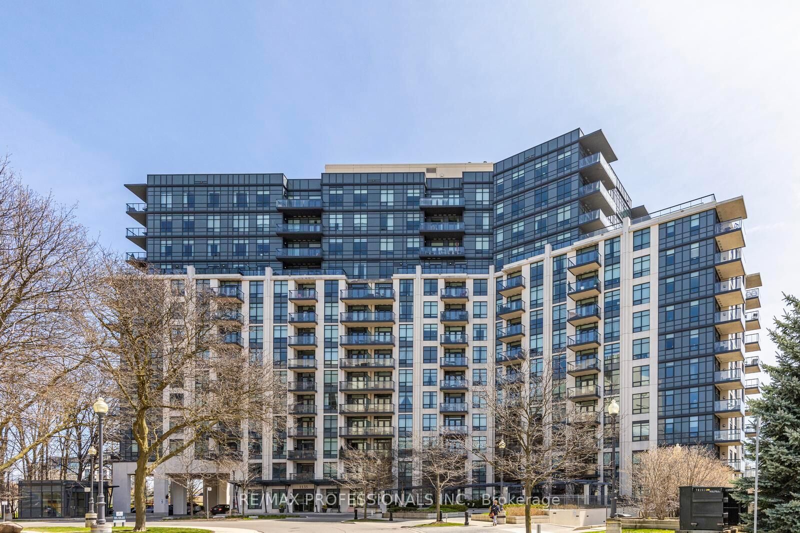 Property Photo: 1135 Royal York Road 816 ON M9A 0C3