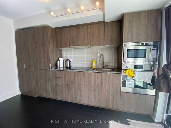 Property Photo:  955 Bay Street 1612  ON M5S 2A2 