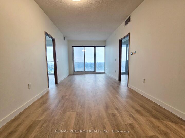 Property Photo:  85 McMahon Drive 3102  ON M2K 0H1 