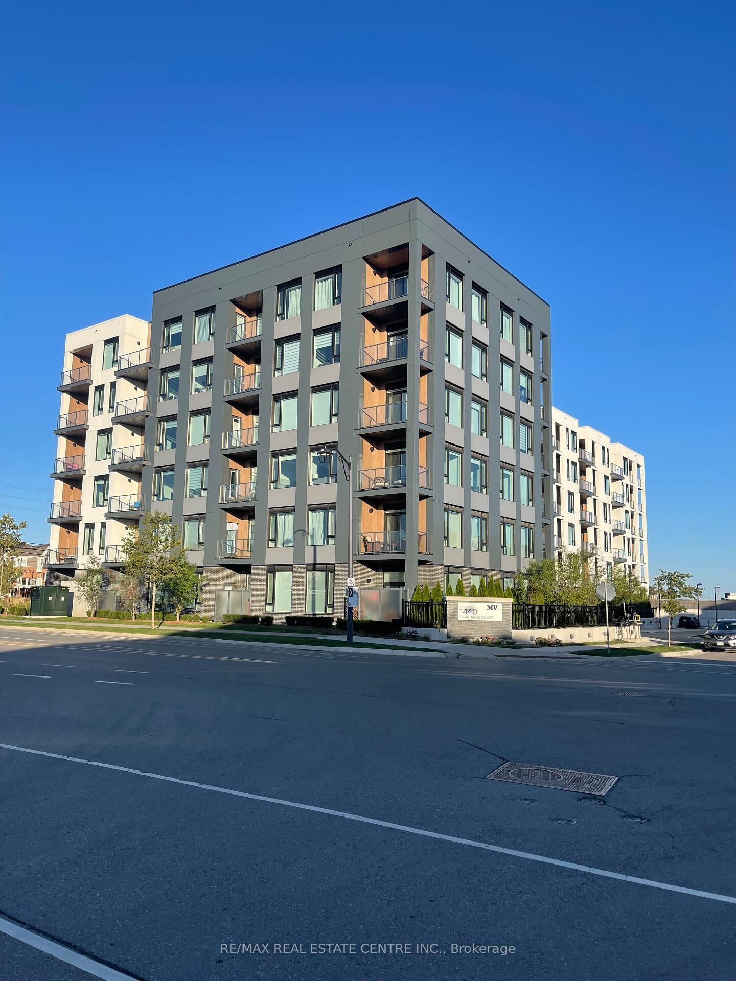 Property Photo: 1140 Clarriage Court 617 ON L9E 1B3
