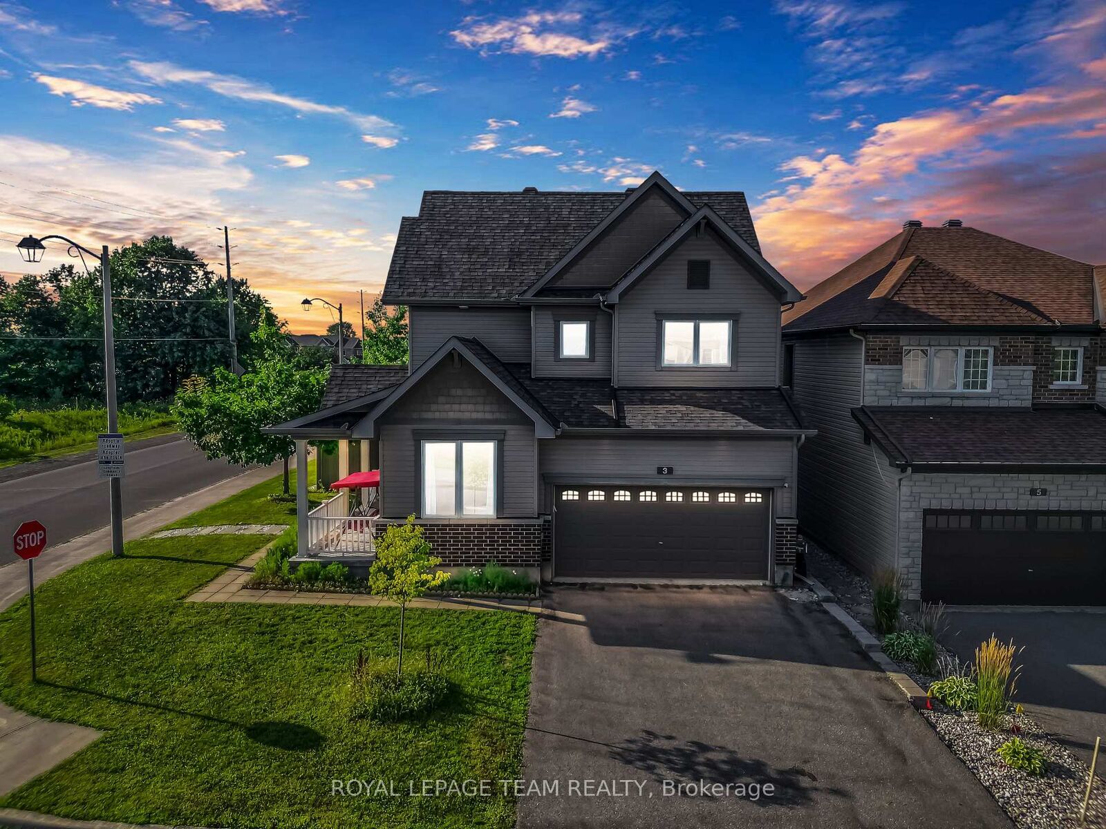 Photo de la propriété:  3 Stoneleigh Street  ON K2G 7A2 