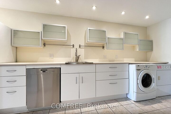 Property Photo:  28 Bluejay Drive  ON L4M 5P2 