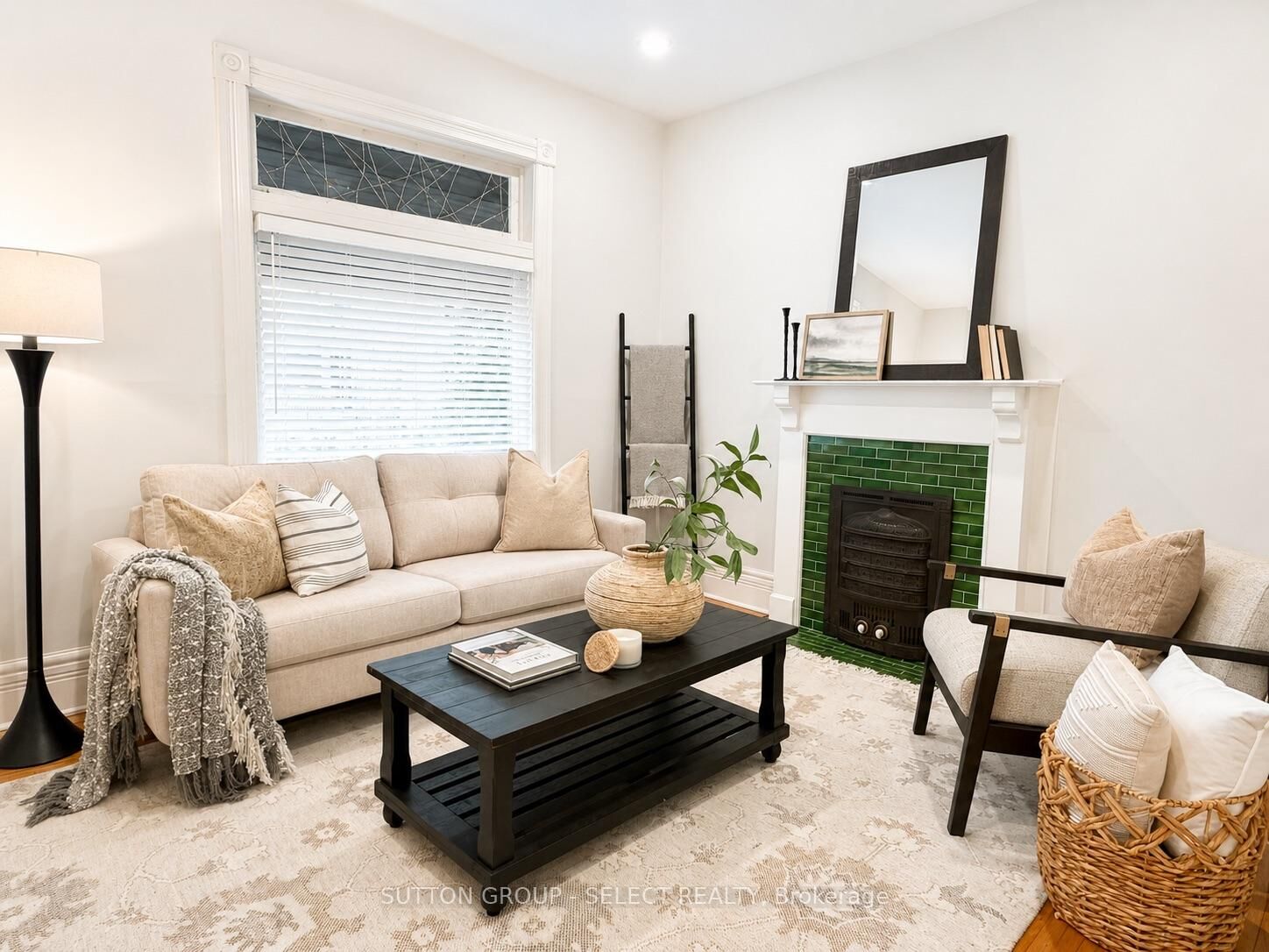 Property Photo:  14 Arthur Street  ON N5Y 3B9 