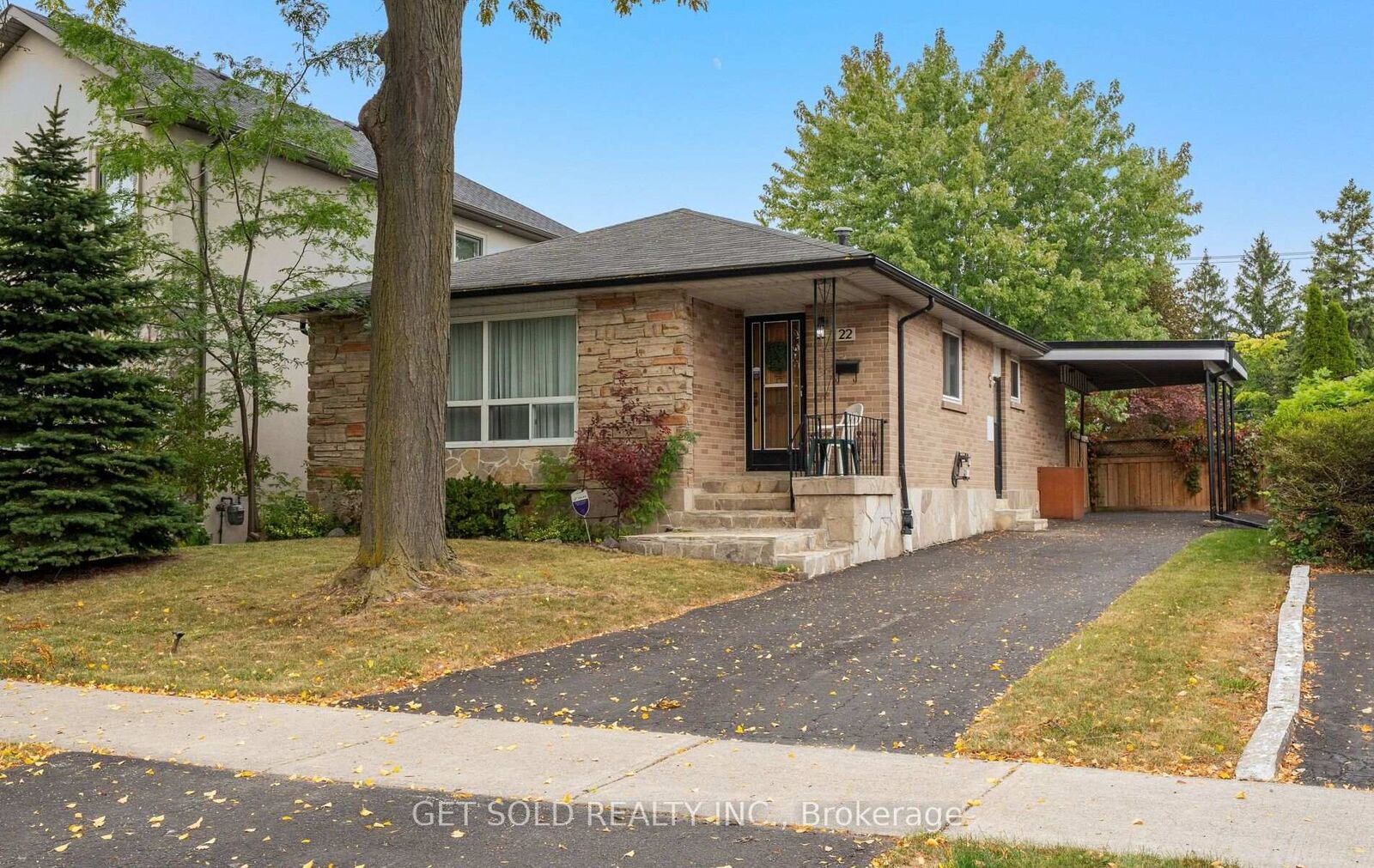 Property Photo:  22 Almayo Crescent  ON M9V 2L4 