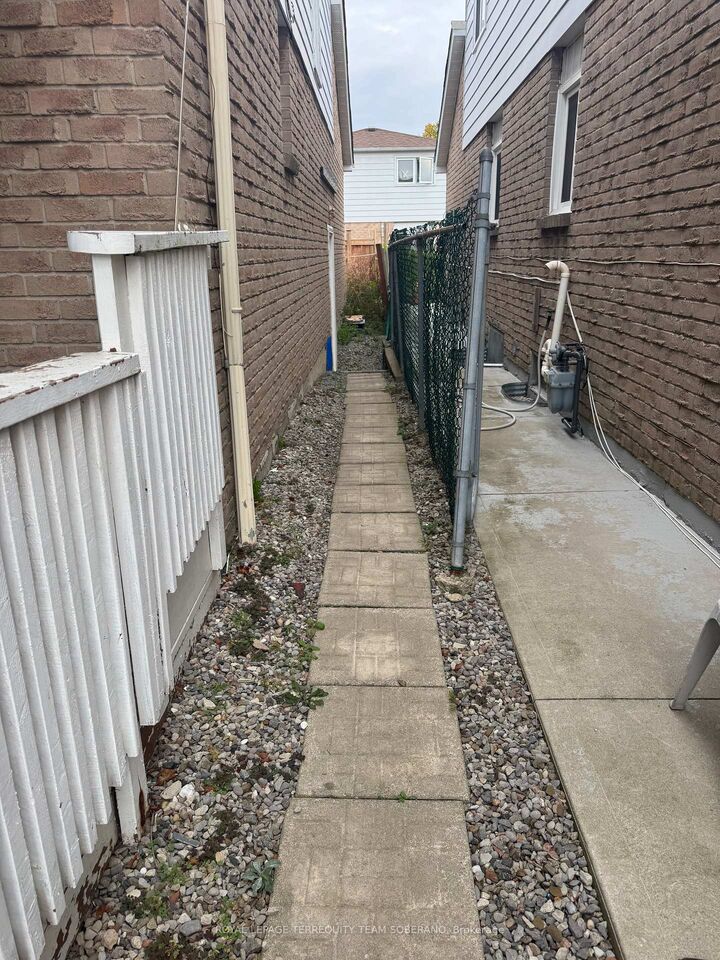 Property Photo:  147 Morton Way Bsmt  ON L6Y 2P7 
